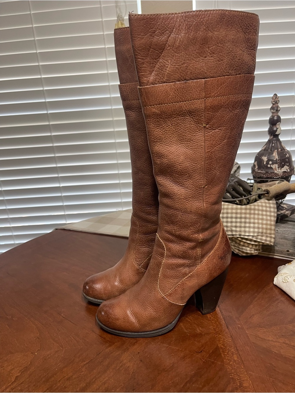 BOC LEATHER HEELED BOOTs